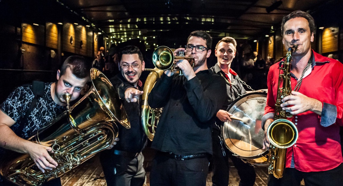 Lovesong orchestra, foto: Besi Lovesong orchestra, foto: Besi