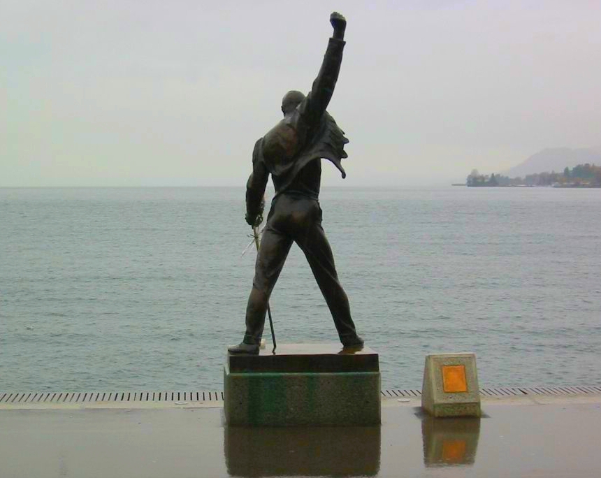 Socha Freddieho Mercuryho v Montreux od Ireny Sedlecké, zdroj: Wikipedia Socha Freddieho Mercuryho v Montreux od Ireny Sedlecké, zdroj: Wikipedia