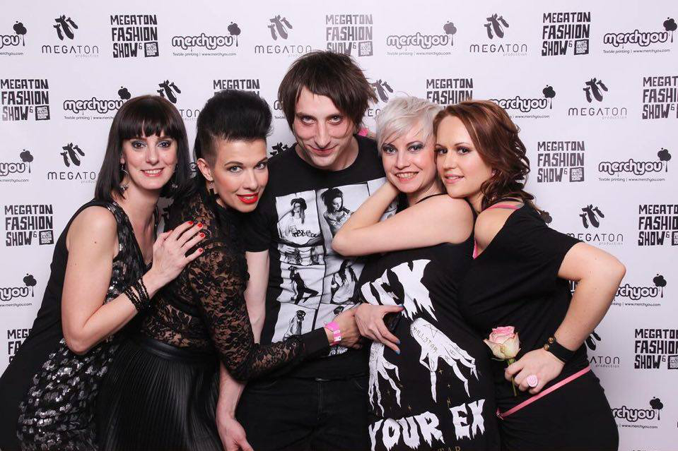 Megatonky, Simona druhá zleva, Lýdia druhá zprava Megatonky, Simona druhá zleva, Lýdia druhá zprava