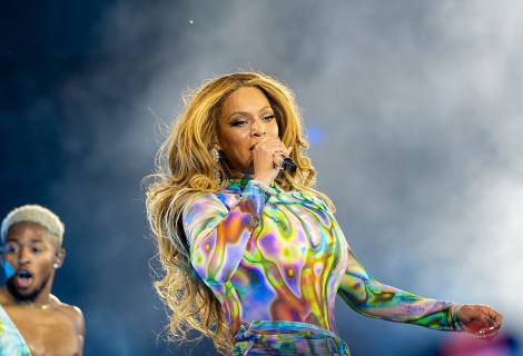 Aktuálně velmi úspěšnou coververzi skladby Blackbird (s lehce pozměněným názvem Blackbiird) nazpívala americká zpěvačka Beyoncé. | Foto: Raph_PH, by CCA 2.0
