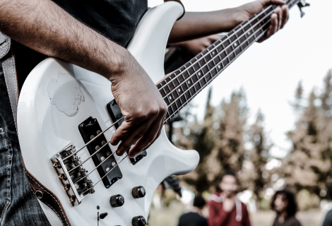 Baskytara je úžasný nástroj a basové linky jsou nepostradatelnou složkou každého hitového songu | Foto: Seif Eddin Khayat, Unsplash 