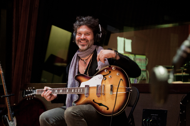 Doyle Bramhall II, Zdroj: db2music.com (Stacie Huckeba) Doyle Bramhall II, Zdroj: db2music.com (Stacie Huckeba)