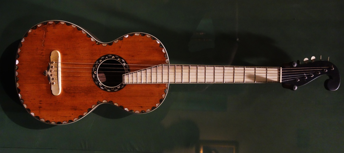 Kytara Martin (1838), Zdroj: Wikipedie Kytara Martin (1838), Zdroj: Wikipedie