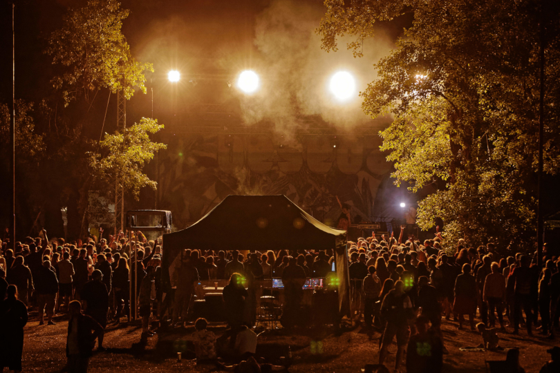 Na třech scénách BESEDA nabídne na padesát programových položek včetně několika inspirativních zahraničních umělců. | Foto: Radek Herold