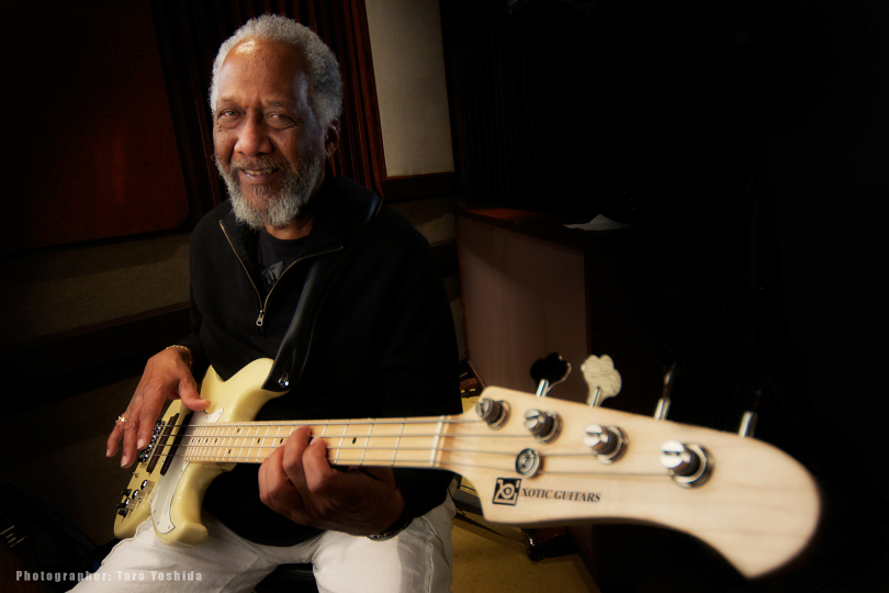 Mistr nápaditých basových linek, které najdete na ohromném množství skladeb od 60.let až do současnosti, Mr. Chuck Rainey. Foto: Taro Yoshida