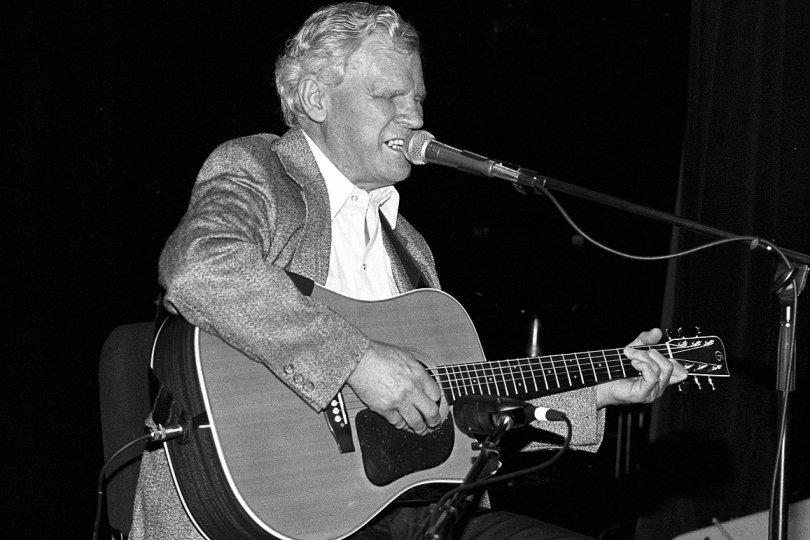 Doc Watson v roce 1994, státní archiv Severní Karolíny. | Foto: Wikimedia Commons