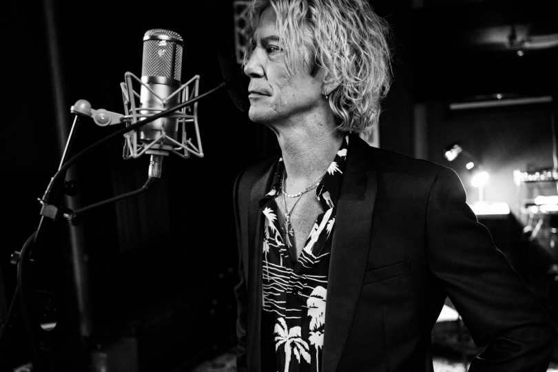 „Do dnešního dne sleduju videa s basovou a kytarovou tématikou a učím se,“ říká Duff McKagan. | Foto: Charles Peterson