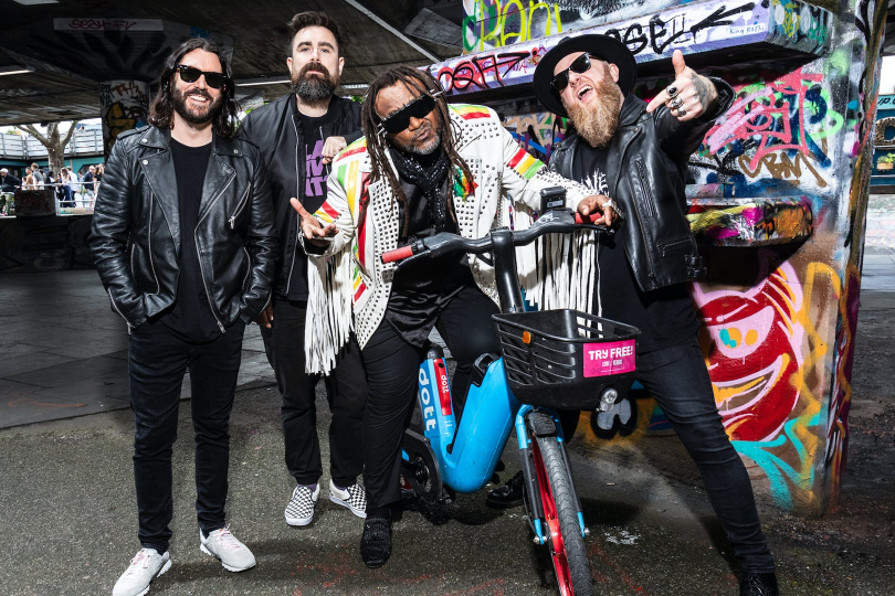 Skindred mají vlastní hudební rastafiánské náboženství, které se vryje pod kůži na první dobrou. | Foto: Paul Harries