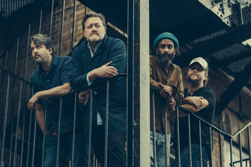 Elbow baví na desáté řadovce od začátku do konce. | Foto: Press