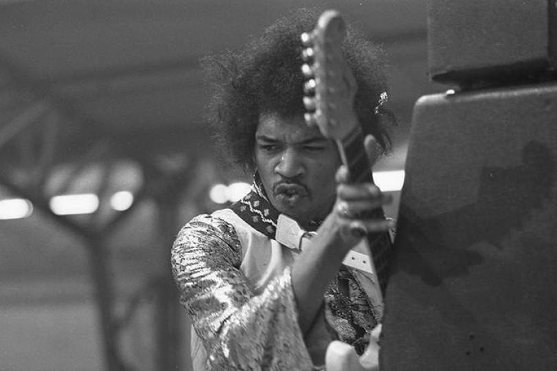 Jimi, mistr zpětné vazby