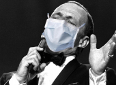  „Jde mi to z monitoru jako přes deku,“ mohl by říct Frank Sinatra. Masku dostal díky kapwing.com