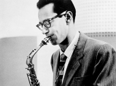 Paul Desmond bal neúnavný workoholik, který kromě spolupráce s Davem Brubeckem hrál s takovými legendami, jako byl Jim Hall, či Gerry Mulligan, nebo Chet Baker. | Foto: Michael Ochs Archives