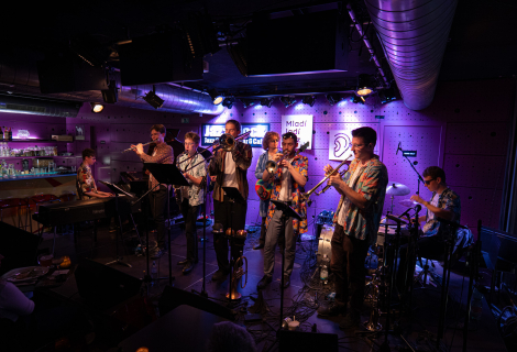 Jak se z bandy prváků na Ježkárně stala kapela, která se svojí autorskou tvorbou objíždí kluby a festivaly po celé republice? | Foto: archiv Mladí ladí jazz Jak se z bandy prváků na Ježkárně stala kapela, která se svojí autorskou tvorbou objíždí kluby a festivaly po celé republice? | Foto: archiv Mladí ladí jazz