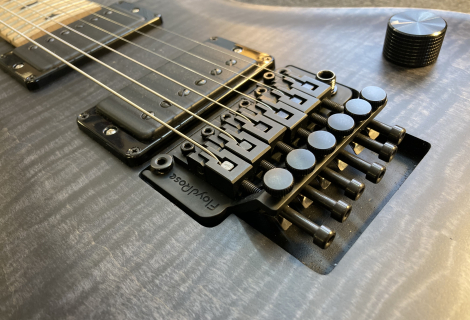 Nastavení Floyd Rose není sranda, jakmile toho ale docílíte, jsou před vámi netušené možnosti, co s kytarou dokázat