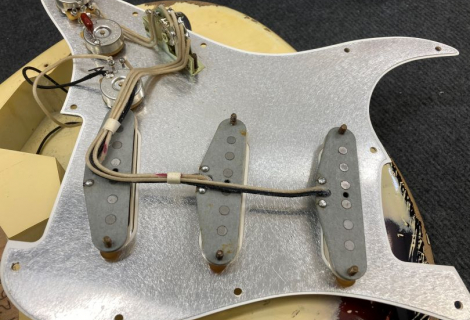 Stratocaster je ideální kytarou, na které se dají zkoušet různé alternativní způsoby zapojení elektroniky.