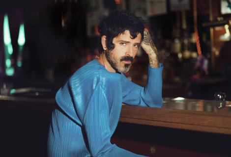 Na svém novém albu Devendra Banhart zkoumá témata existencialismu, znovuzrození, identity a volby. | Foto: Dana Trippe