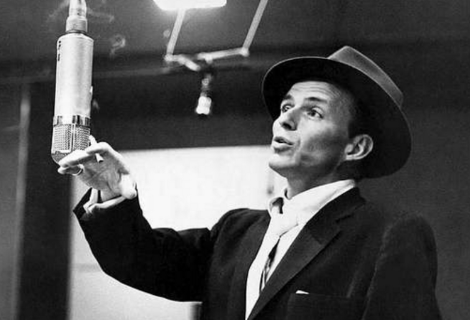 Frank Sinatra cca v roce 1955 v Capitol Studios (Los Angeles, USA). | Foto: Picryl