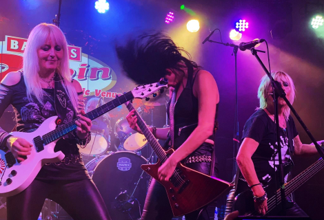 Wolverhampton, klub The Robin. Girlschool poprvé se mnou coby frontwoman. | Foto: Gary Carter