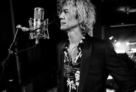 „Do dnešního dne sleduju videa s basovou a kytarovou tématikou a učím se,“ říká Duff McKagan. | Foto: Charles Peterson