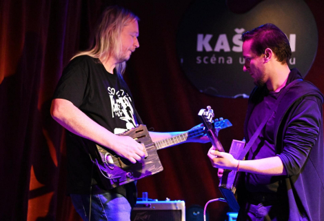 Ondřej Bezr s hudebníkem a nástrojářem Janem Ficem | Foto: archiv Red Bird Instruments