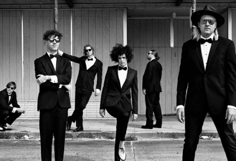 Arcade Fire se tváří jako kapela na vrcholu, ale často znějí spíš jako kapela, která už všechno řekla. | Foto: Press Arcade Fire se tváří jako kapela na vrcholu, ale často znějí spíš jako kapela, která už všechno řekla. | Foto: Press