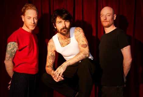 Biffy Clyro se po pauze nevrátili proto, aby připomněli, kým byli, ale aby ukázali, že stále vědí, kým jsou. | Foto: Press