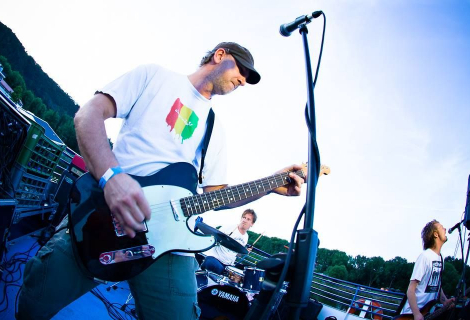 Hrádek se Slaves of Stadium Rock