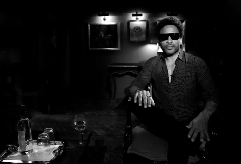 Lenny Kravitz opakuje setrvačně stejné nudné fígle, které by ani AI nevymyslela. | Foto: amerikanskiy