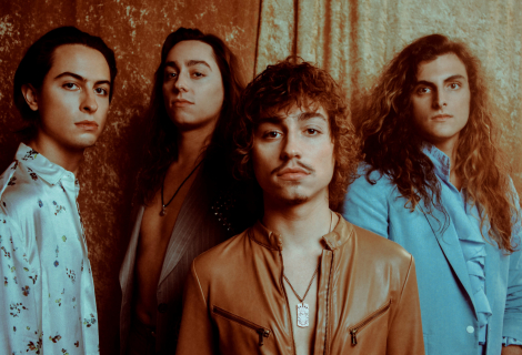 Greta Van Fleet nás nechává unášet pestrobarevnou maketou 70´s, bluesovými a rádoby lidovými melodiemi, které v jejich režii jen tak nezestárnou | Foto: Alysse Gafkjen