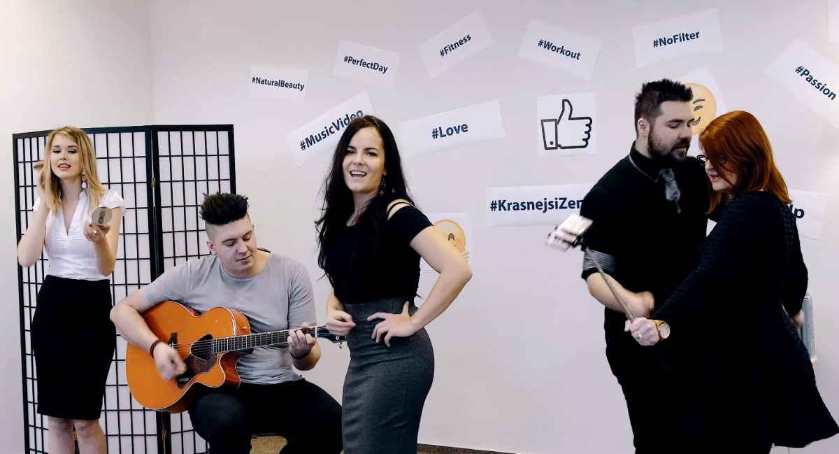 Z natáčení klipu Krásnější ženy Z natáčení klipu Krásnější ženy